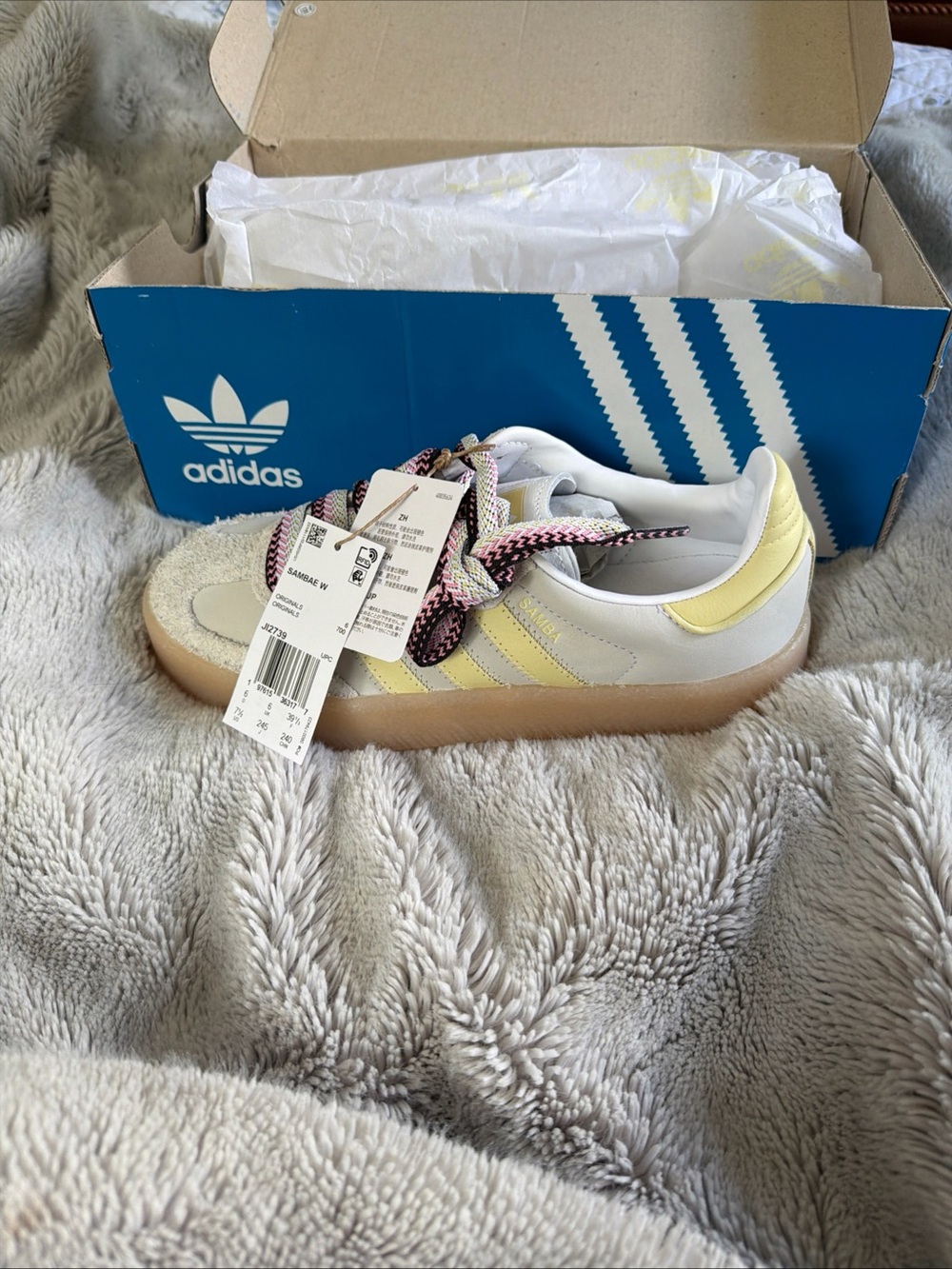 adidas Samba Shoes in White and Pale Yellow with Gum Sole womens 7.5 nwt